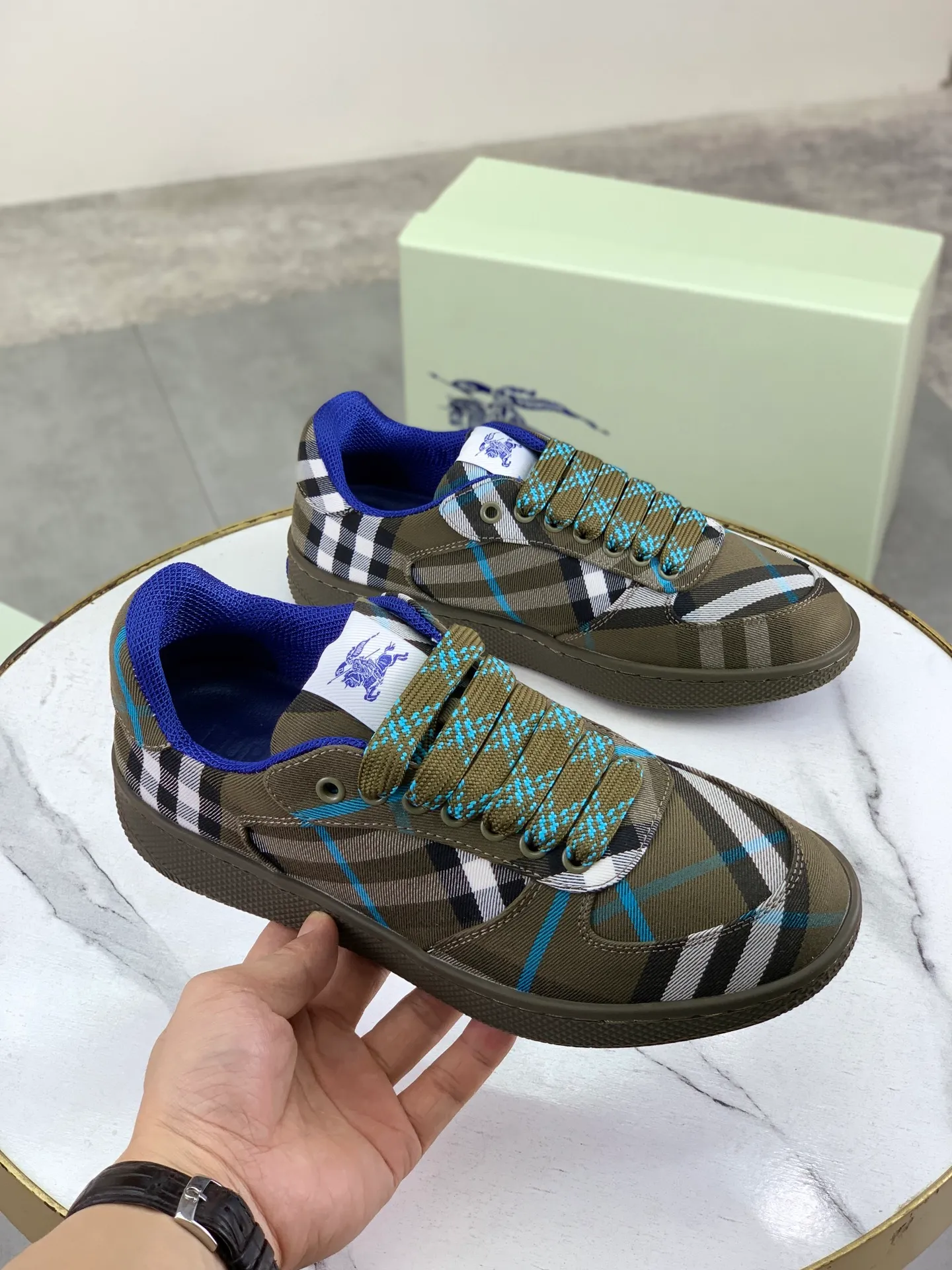 Factory price P580 [BURBERRY] Burberry - High-end quality original order - Upper: imported 🔝 original material - Inner: cowhide lining, feet; water-dyed cowhide - Outsole: ultra-light TPR rubber; two-color molded outsole - Super high quality control · Fine workmanship: highlighted (high-end, extravagance, grade) -Size: 38-46 (Male 38 46 can be customized) · Color: 5️⃣ colors available